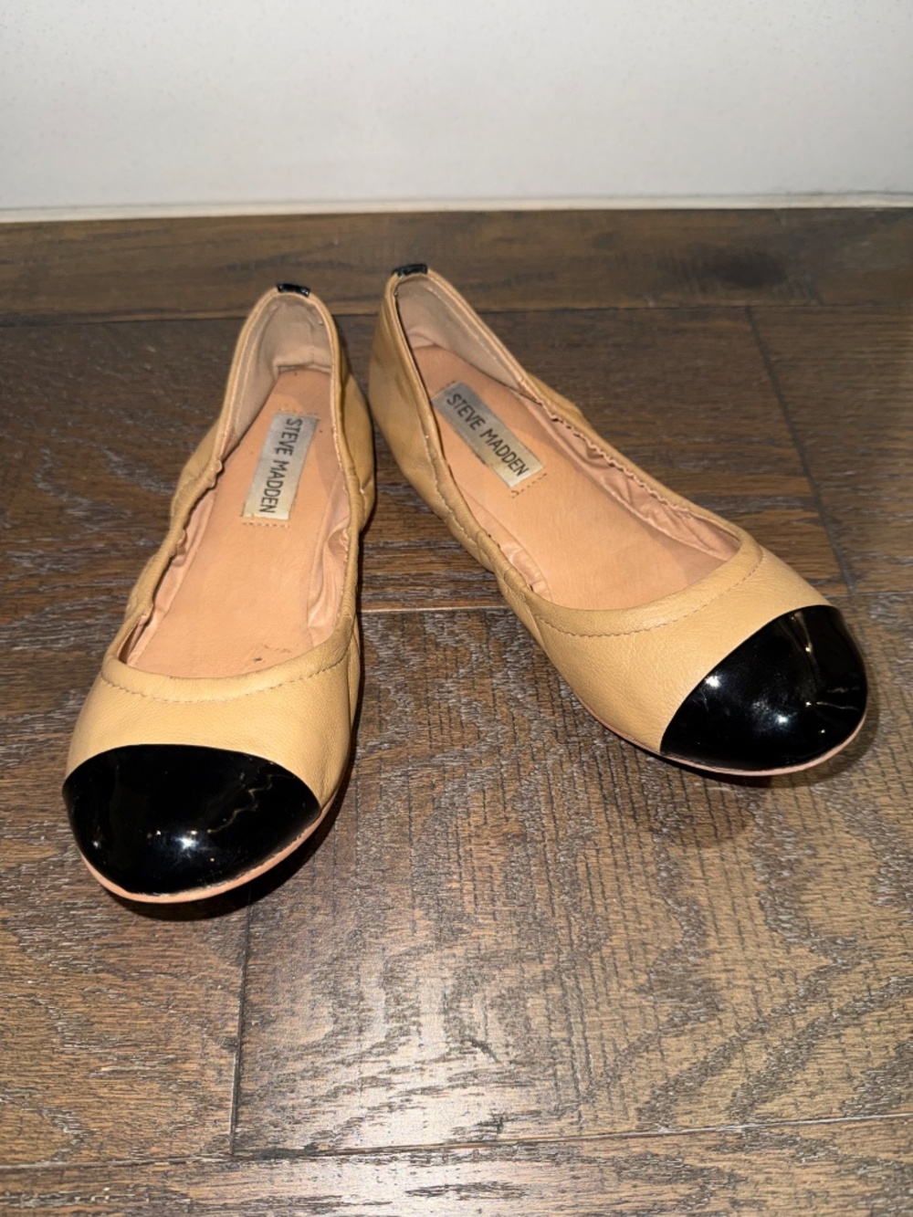 Steve Madden Favoryte Nude Leather Black Patent Cap Toe Ballet Flats Size 6